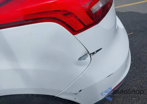 2018 Ford Focus Se z USA, uszkodzony, nr VIN 1FADP3K23JL284386